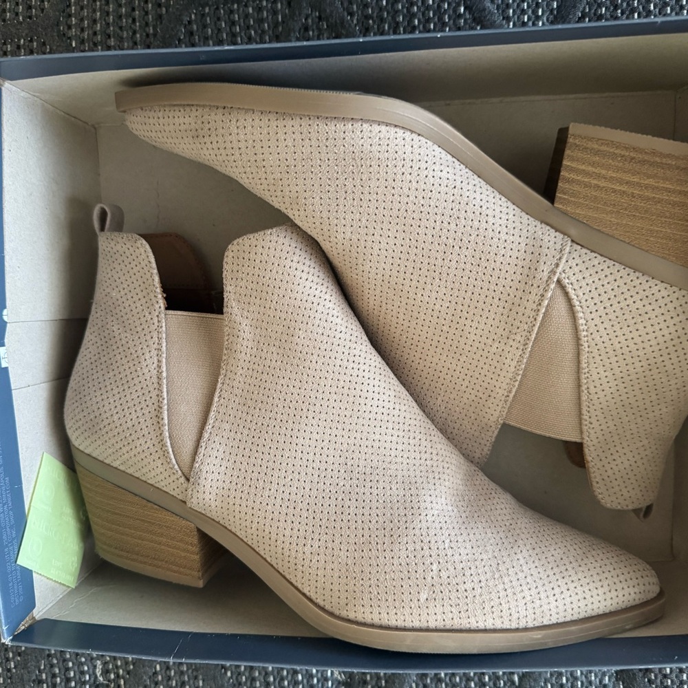 Universal Thread Beige Perforated Ankle Booties